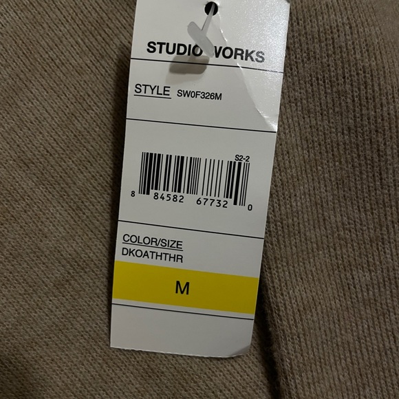 Nice soft cotton poly blend with stretch, embroidery design on front, NWT - Picture 3 of 5